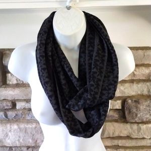 Michael Kors hat and scarf black and gray set